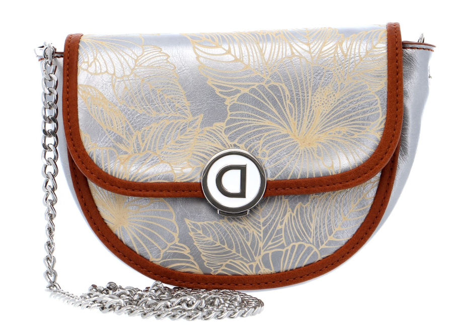 Mujer con bolso bandolera Desigual Akela plateado de flores beige, ribetes marrones y cadena metálica plateada.