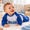 Bebé con conjunto adidas azul y blanco talla 62